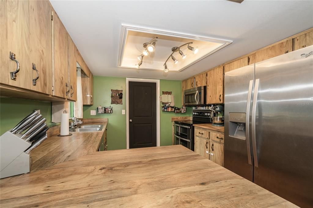 For Sale: $308,000 (3 beds, 2 baths, 1295 Square Feet)