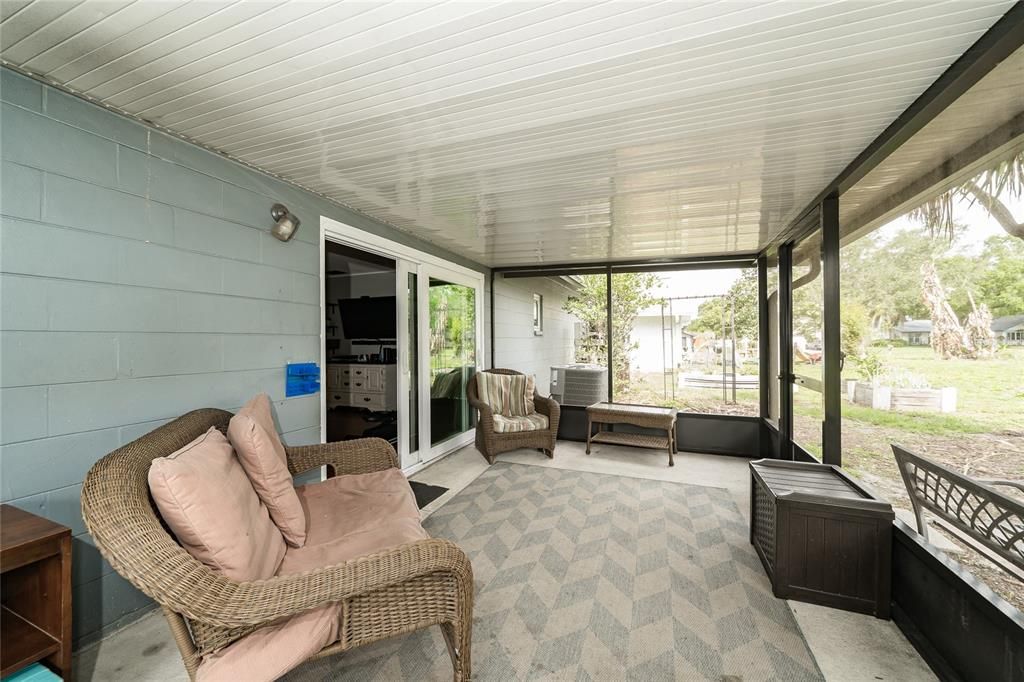For Sale: $308,000 (3 beds, 2 baths, 1295 Square Feet)