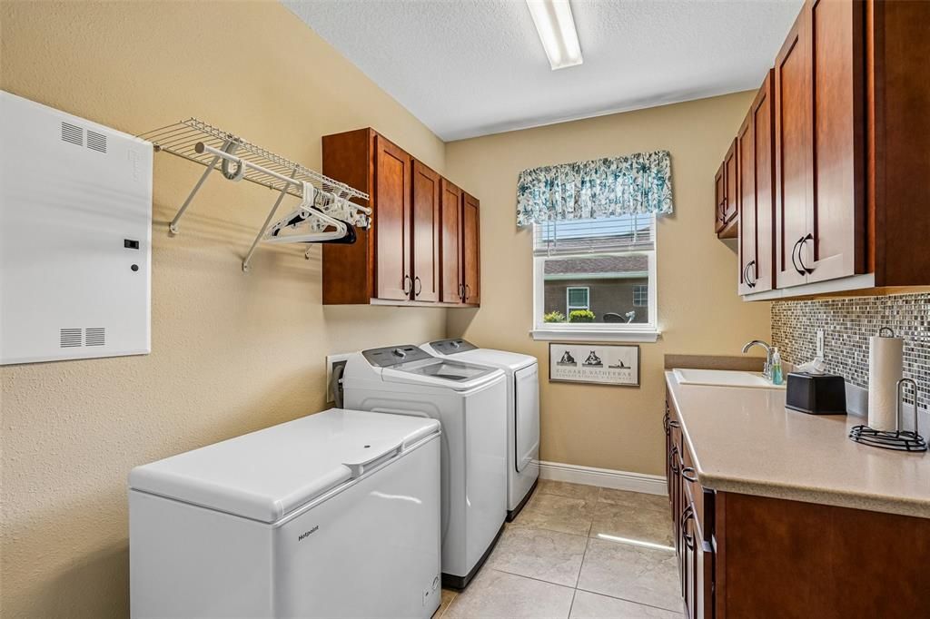 For Sale: $625,000 (3 beds, 2 baths, 2812 Square Feet)