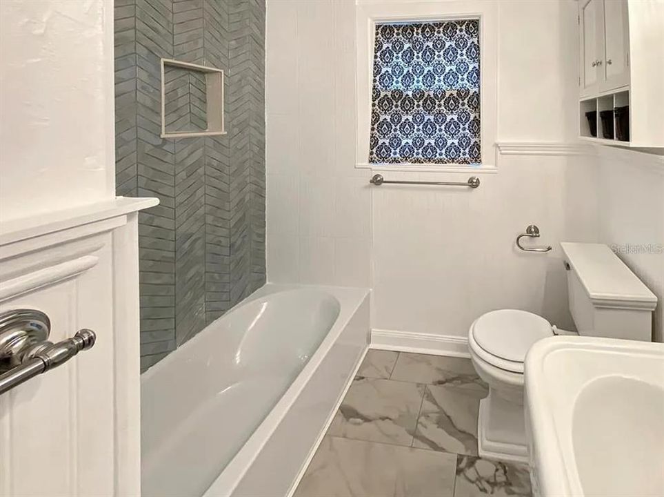 For Sale: $349,900 (2 beds, 1 baths, 1288 Square Feet)