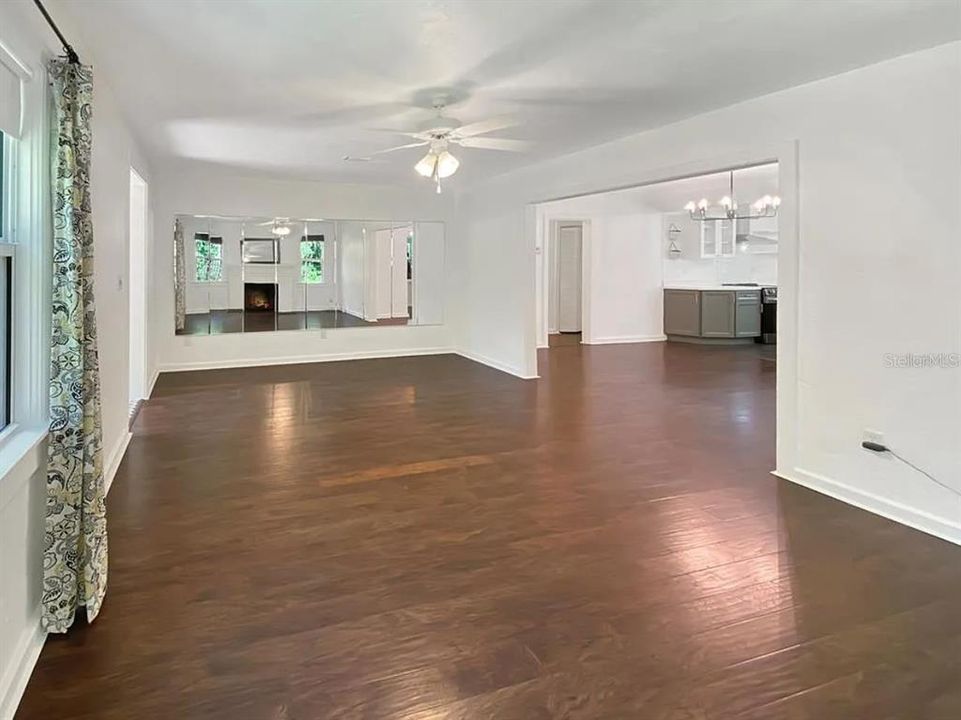 For Sale: $349,900 (2 beds, 1 baths, 1288 Square Feet)