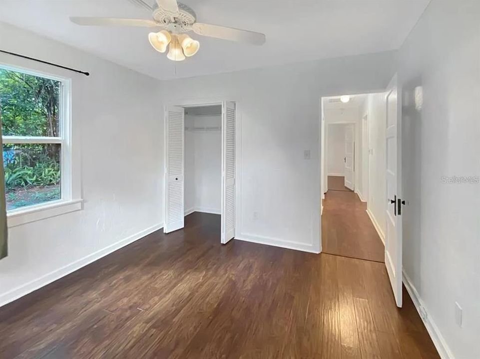 For Sale: $349,900 (2 beds, 1 baths, 1288 Square Feet)