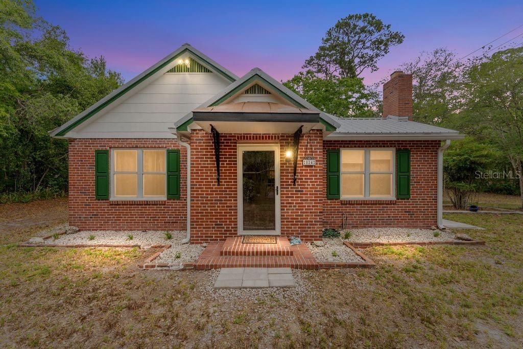 For Sale: $349,900 (2 beds, 1 baths, 1288 Square Feet)