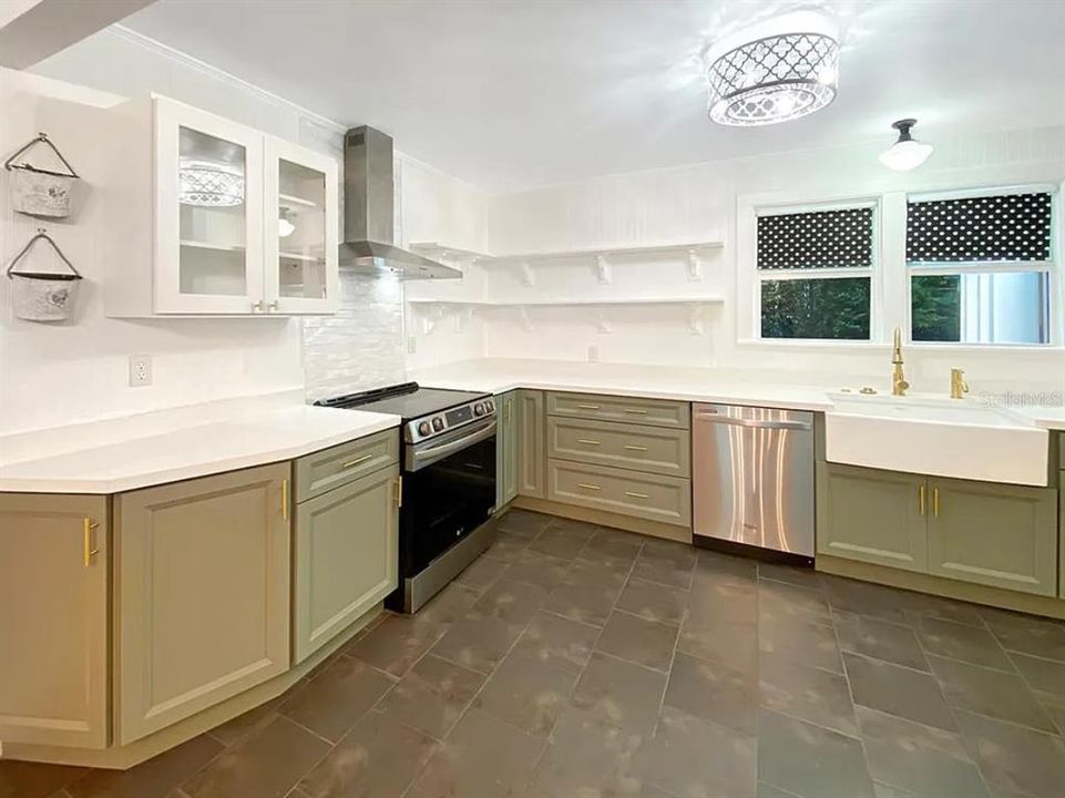 For Sale: $349,900 (2 beds, 1 baths, 1288 Square Feet)