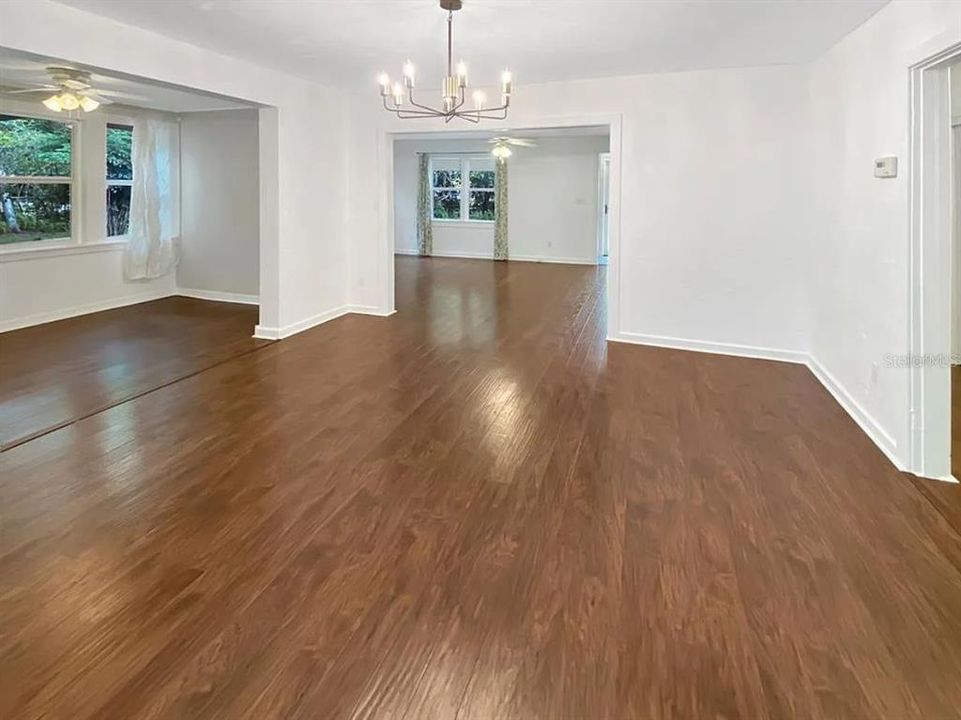 For Sale: $349,900 (2 beds, 1 baths, 1288 Square Feet)