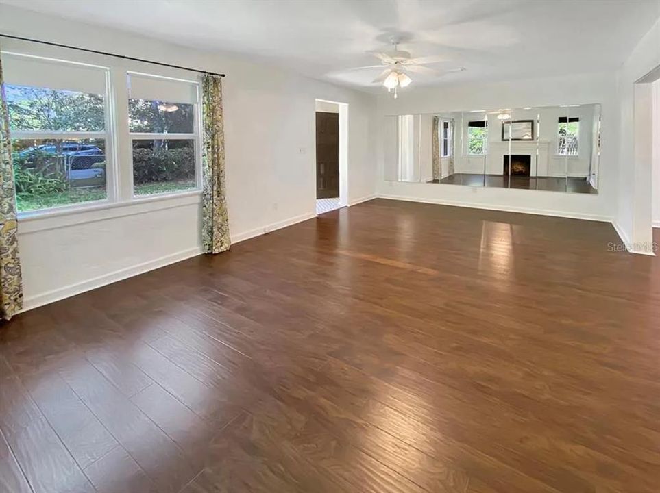 For Sale: $349,900 (2 beds, 1 baths, 1288 Square Feet)