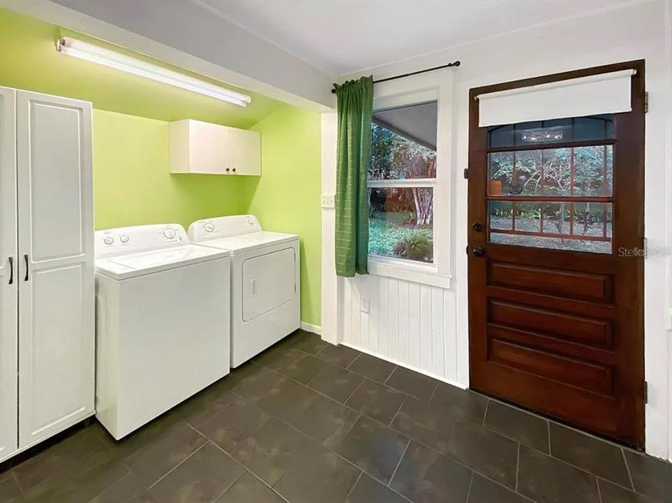 For Sale: $349,900 (2 beds, 1 baths, 1288 Square Feet)
