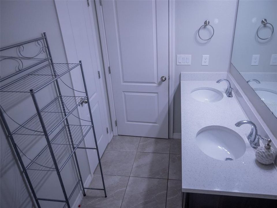 На продажу: $294,000 (3 спален, 2 ванн, 1762 Квадратных фут)