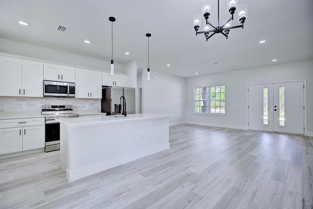 For Sale: $309,900 (3 beds, 2 baths, 1529 Square Feet)