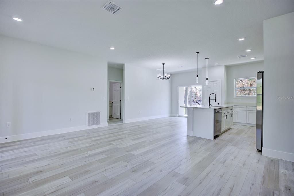 For Sale: $309,900 (3 beds, 2 baths, 1529 Square Feet)