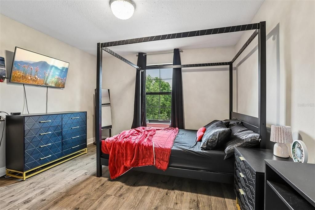 For Sale: $860,000 (6 beds, 4 baths, 3336 Square Feet)