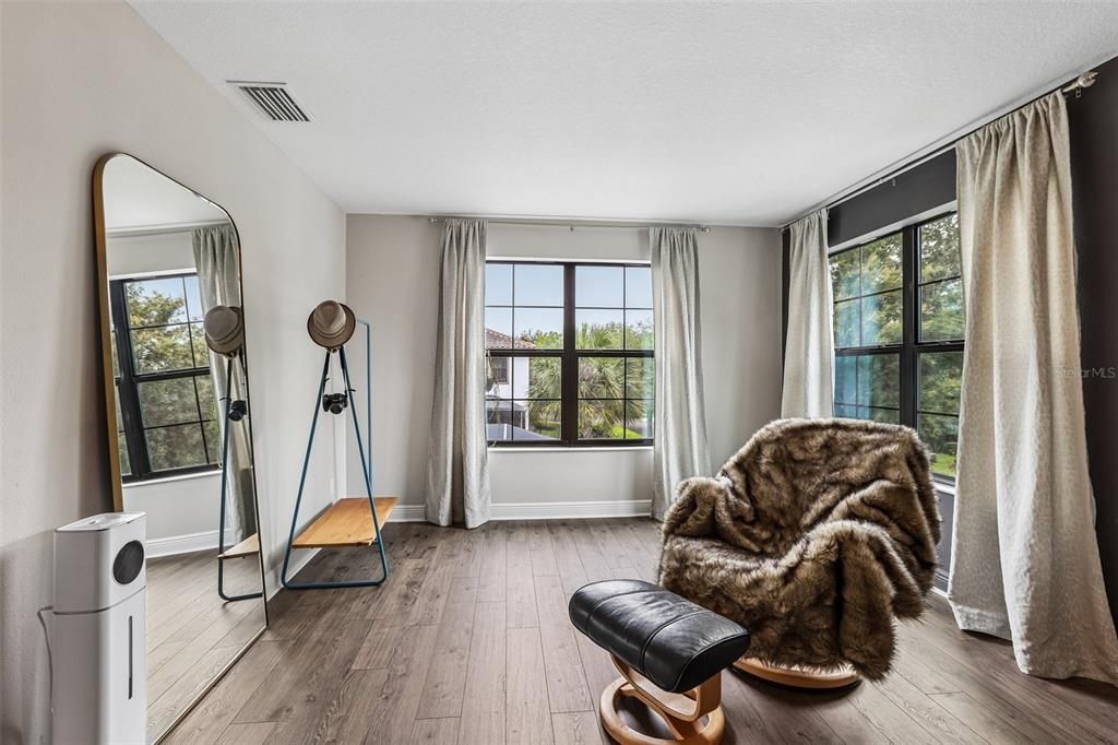 For Sale: $860,000 (6 beds, 4 baths, 3336 Square Feet)