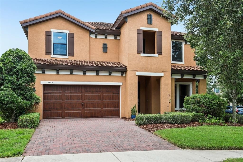 For Sale: $860,000 (6 beds, 4 baths, 3336 Square Feet)