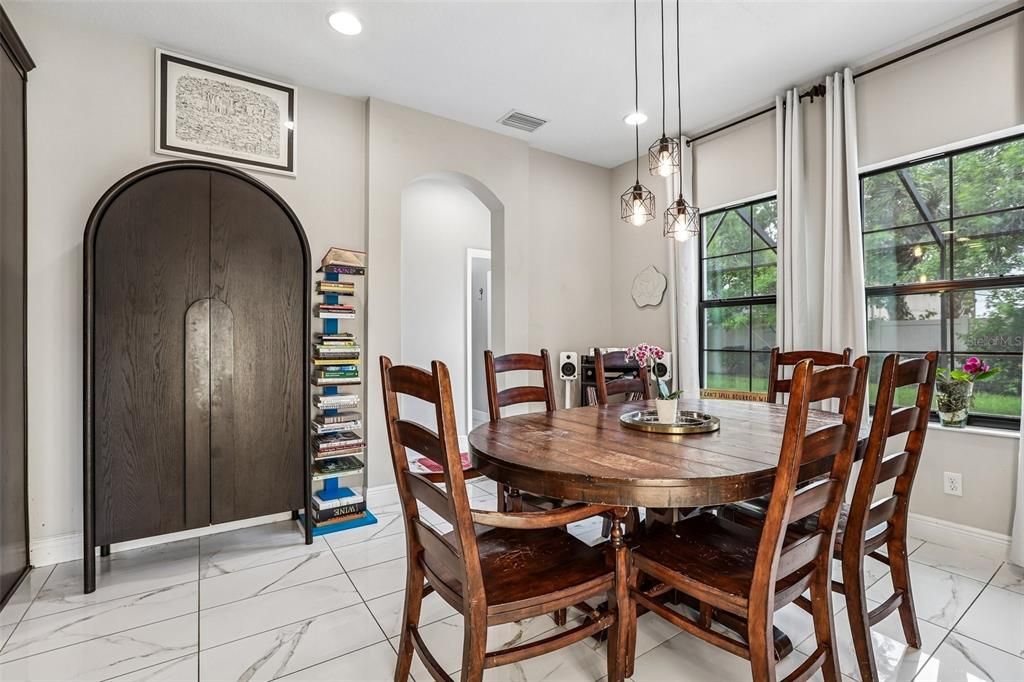 For Sale: $860,000 (6 beds, 4 baths, 3336 Square Feet)