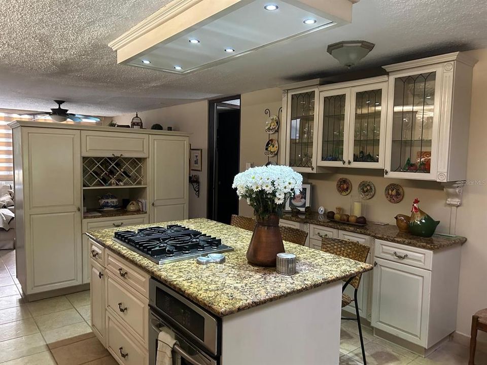 На продажу: $765,000 (4 спален, 2 ванн, 1902 Квадратных фут)
