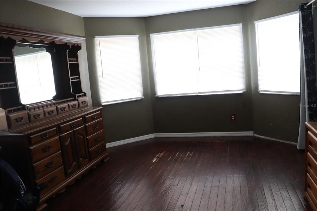 En Venta: $335,000 (3 camas, 2 baños, 1620 Pies cuadrados)