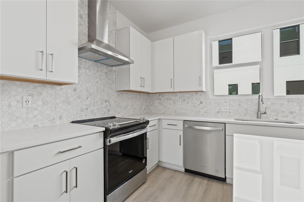 На продажу: $699,900 (3 спален, 3 ванн, 2077 Квадратных фут)