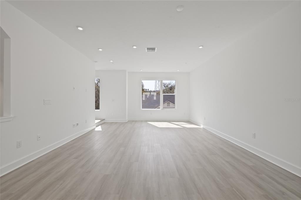 На продажу: $699,900 (3 спален, 3 ванн, 2077 Квадратных фут)