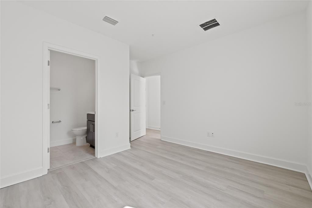 На продажу: $699,900 (3 спален, 3 ванн, 2077 Квадратных фут)
