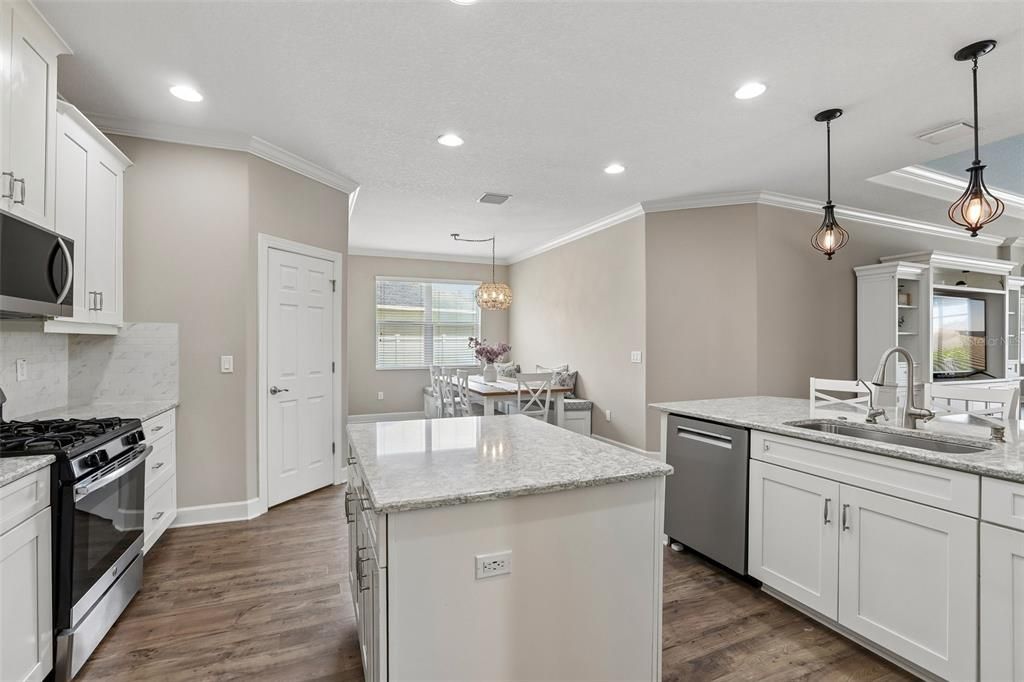 For Sale: $725,000 (4 beds, 3 baths, 2797 Square Feet)