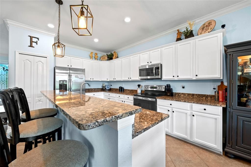 For Sale: $425,000 (4 beds, 3 baths, 2552 Square Feet)