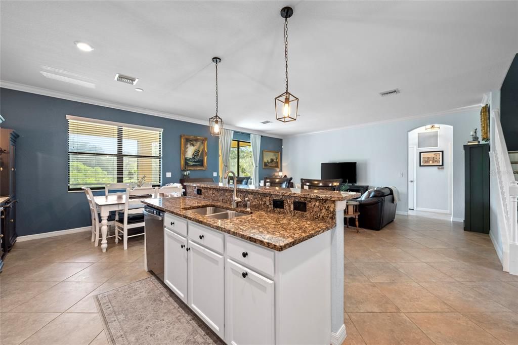 For Sale: $425,000 (4 beds, 3 baths, 2552 Square Feet)