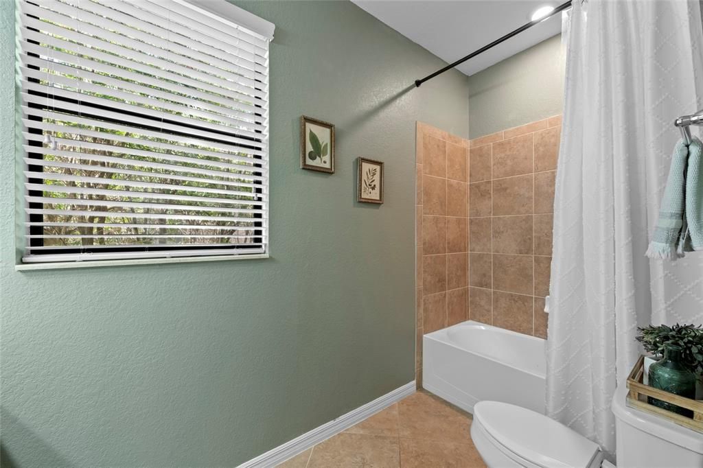 For Sale: $425,000 (4 beds, 3 baths, 2552 Square Feet)