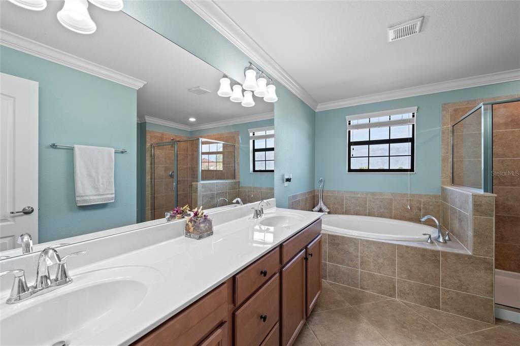 For Sale: $425,000 (4 beds, 3 baths, 2552 Square Feet)