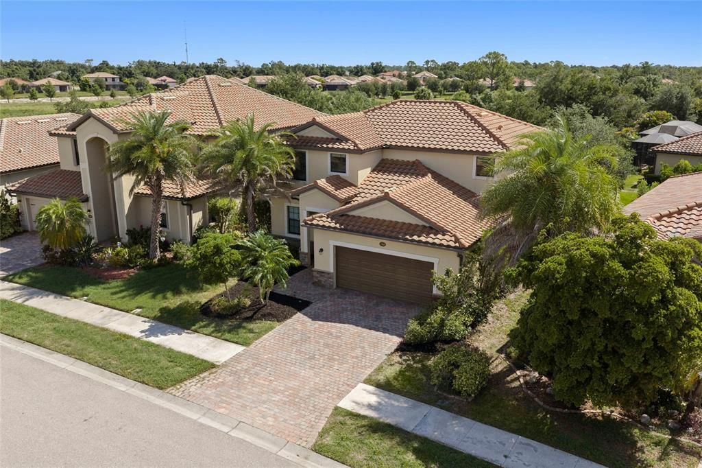 For Sale: $425,000 (4 beds, 3 baths, 2552 Square Feet)