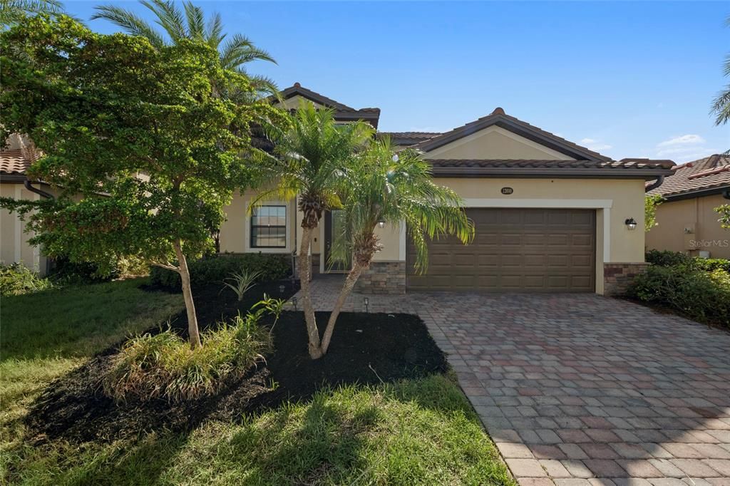 For Sale: $425,000 (4 beds, 3 baths, 2552 Square Feet)