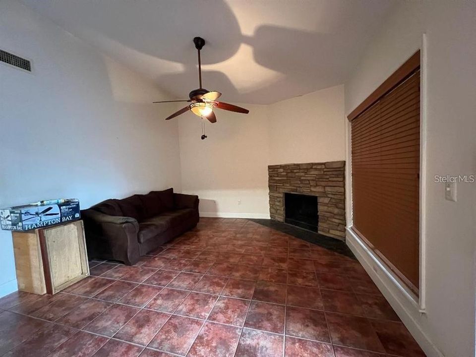 В аренду: $1,295 (1 спален, 1 ванн, 842 Квадратных фут)