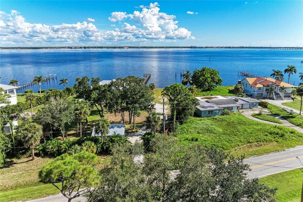 待售: $699,000 (0.77 acres)
