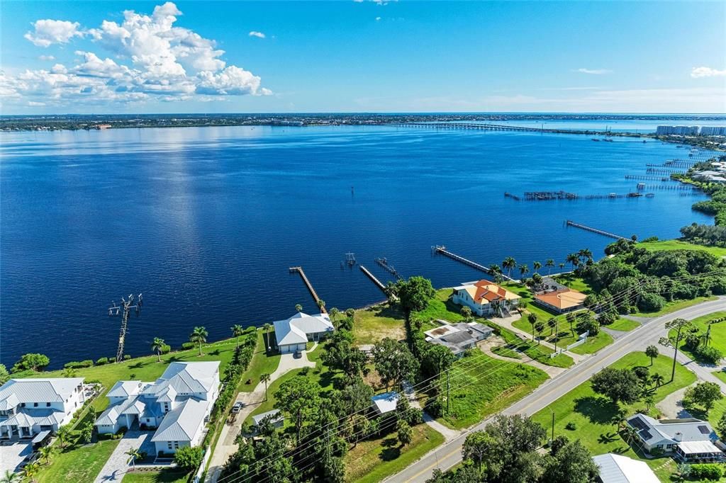 待售: $699,000 (0.77 acres)