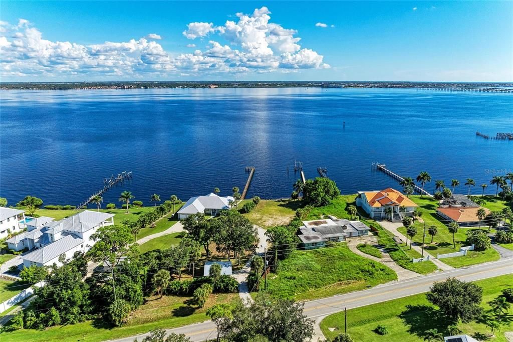 待售: $699,000 (0.77 acres)