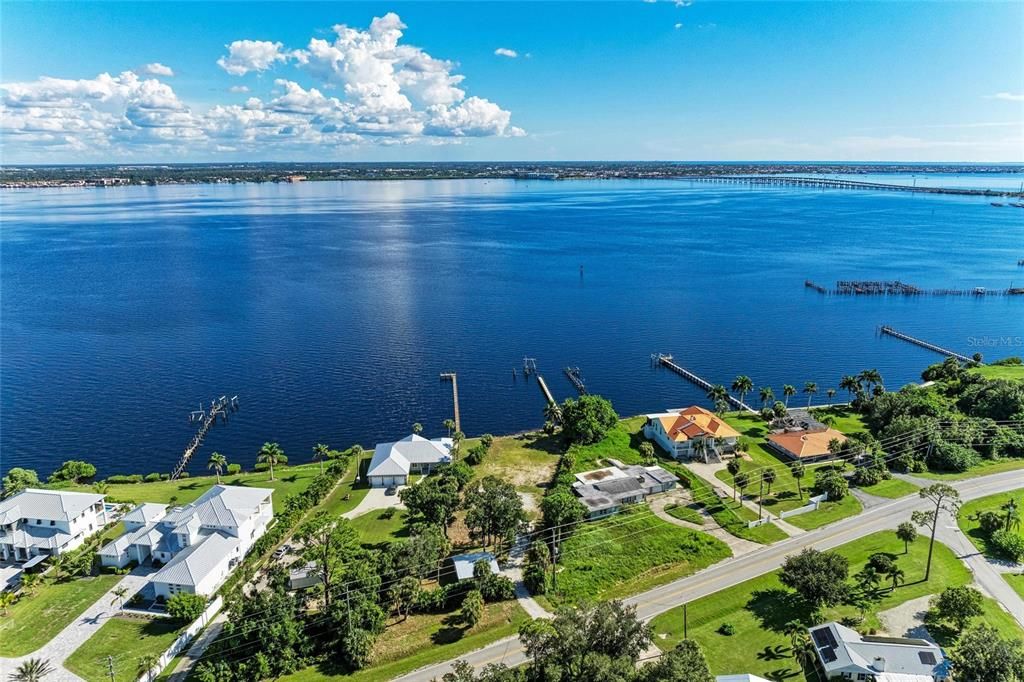 待售: $699,000 (0.77 acres)