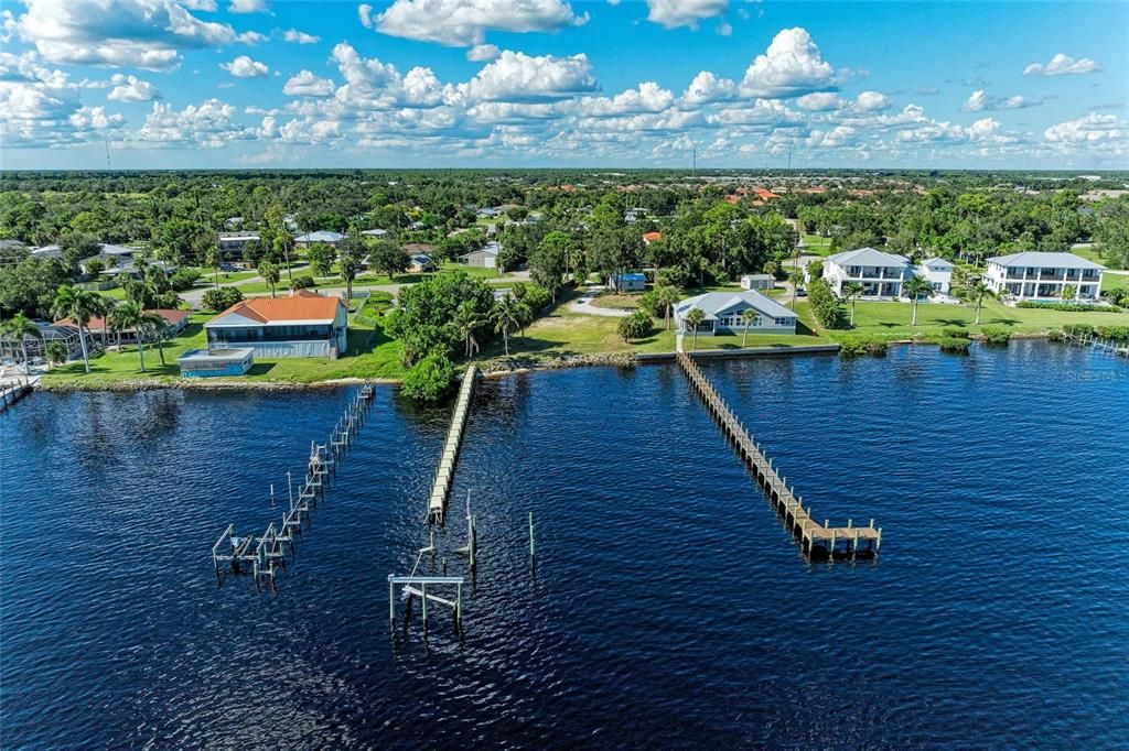 待售: $699,000 (0.77 acres)