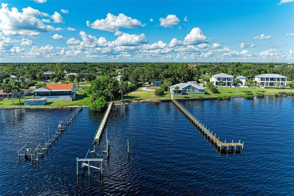 待售: $699,000 (0.77 acres)