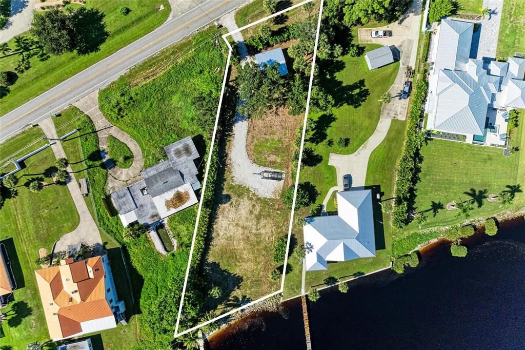 待售: $699,000 (0.77 acres)