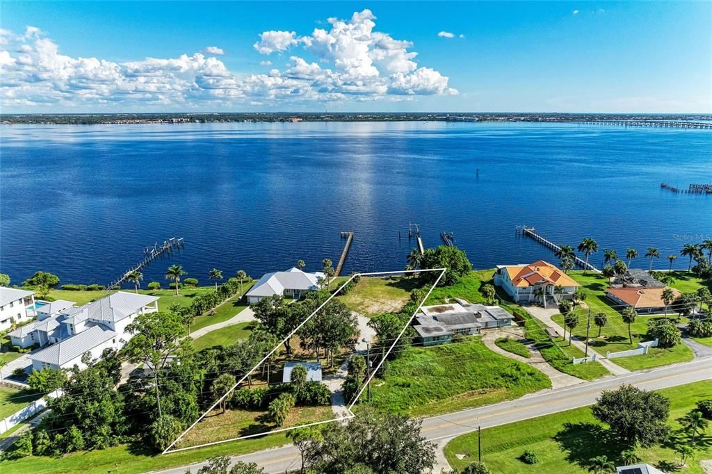 待售: $699,000 (0.77 acres)