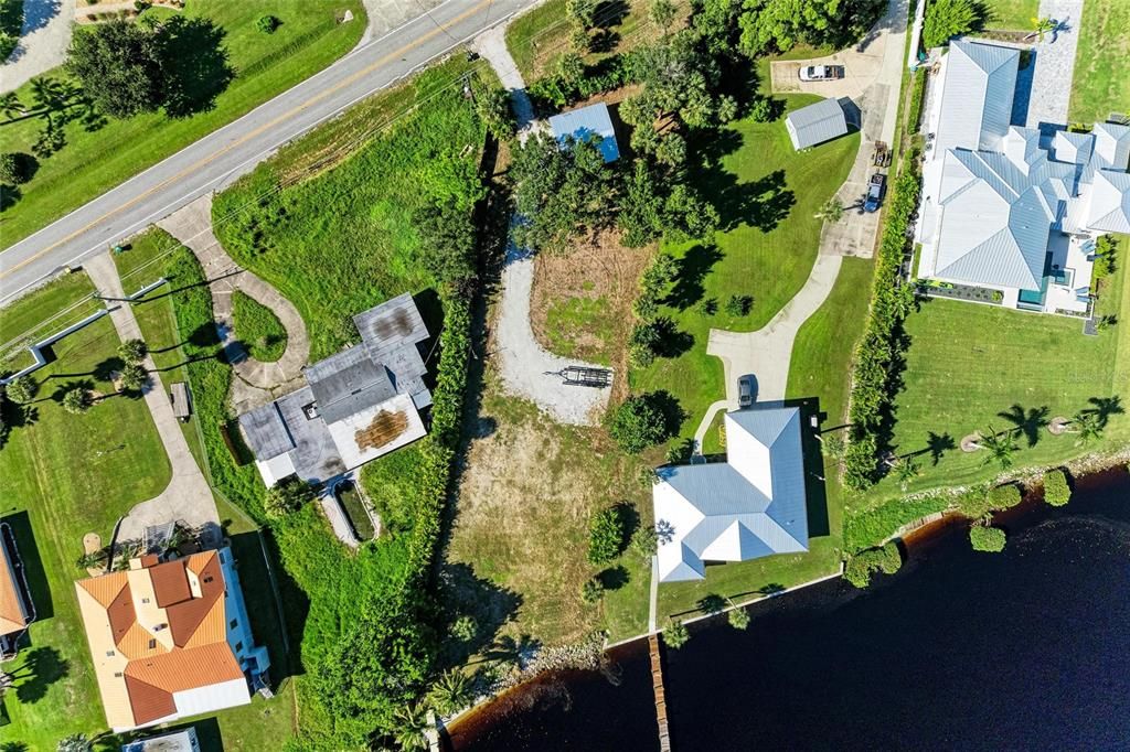 待售: $699,000 (0.77 acres)