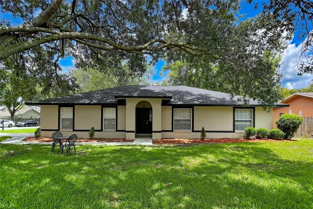 For Sale: $319,999 (3 beds, 2 baths, 1587 Square Feet)