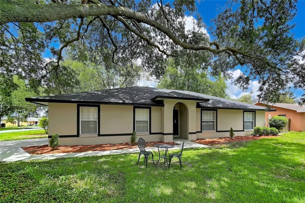 For Sale: $319,999 (3 beds, 2 baths, 1587 Square Feet)