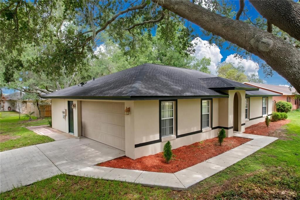 For Sale: $319,999 (3 beds, 2 baths, 1587 Square Feet)