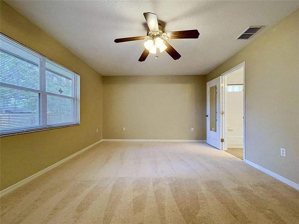 For Sale: $319,999 (3 beds, 2 baths, 1587 Square Feet)