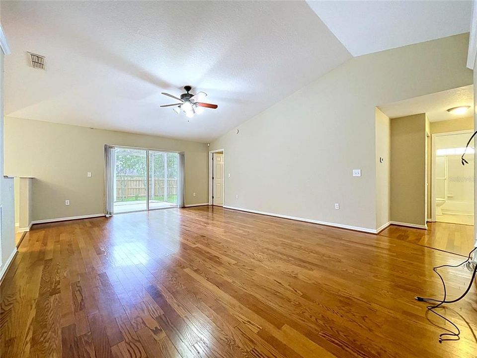For Sale: $319,999 (3 beds, 2 baths, 1587 Square Feet)