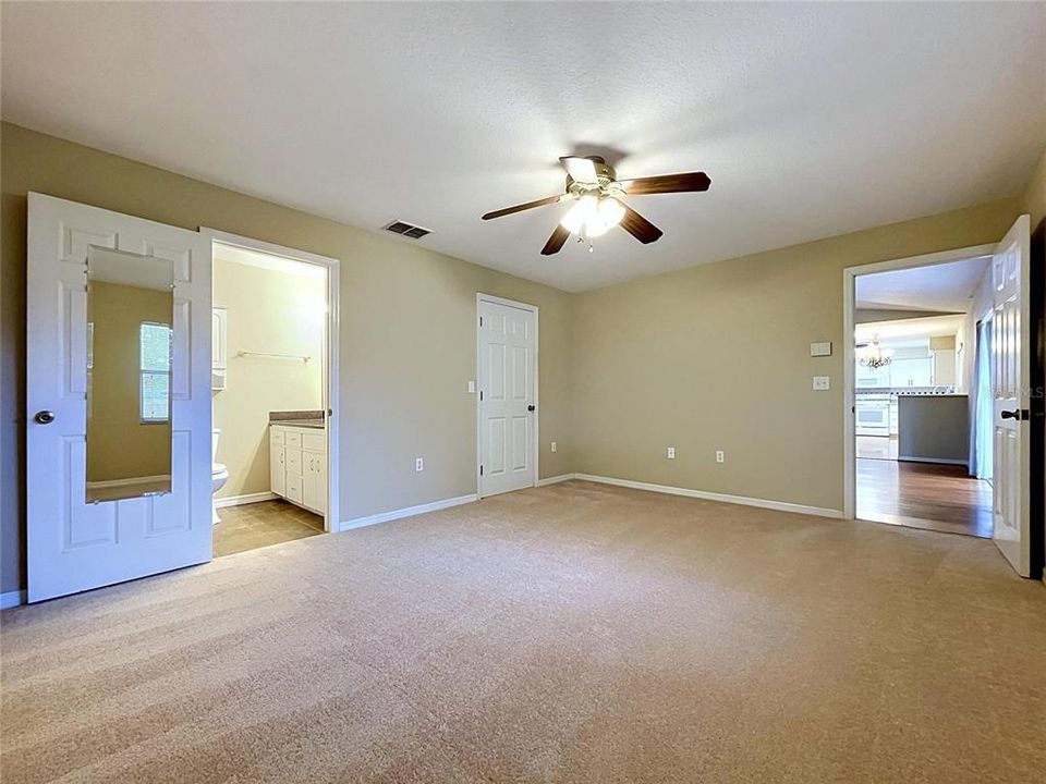 For Sale: $319,999 (3 beds, 2 baths, 1587 Square Feet)