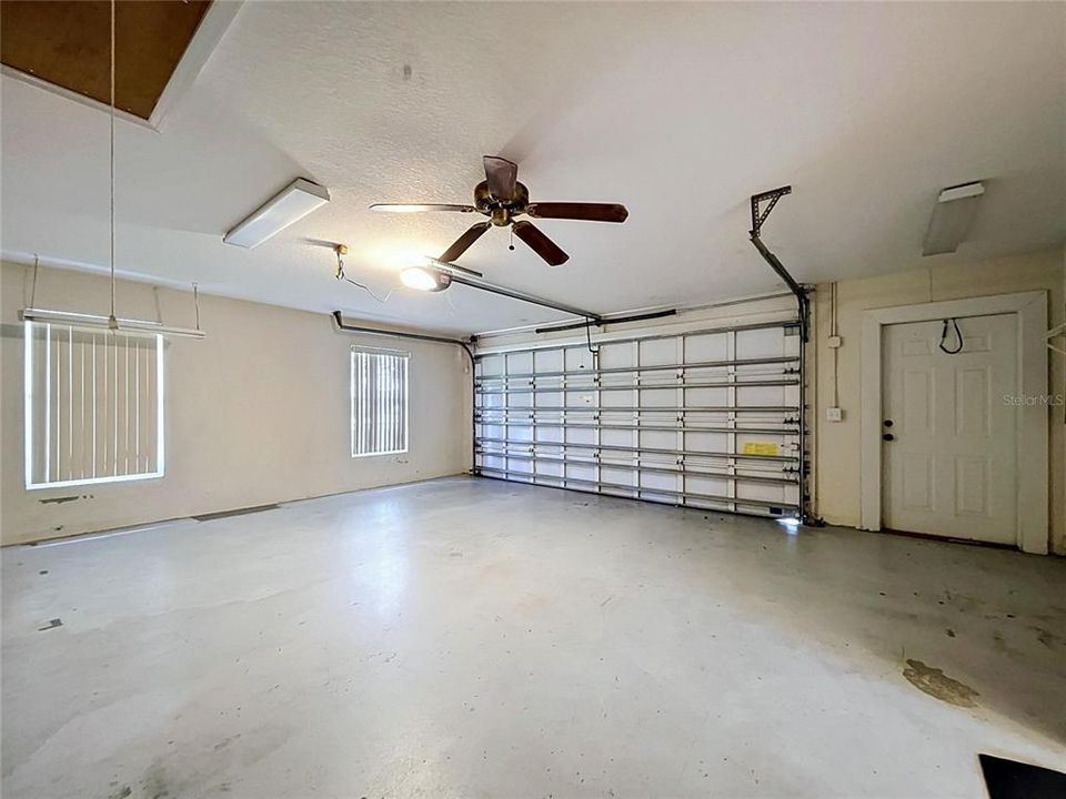 For Sale: $319,999 (3 beds, 2 baths, 1587 Square Feet)