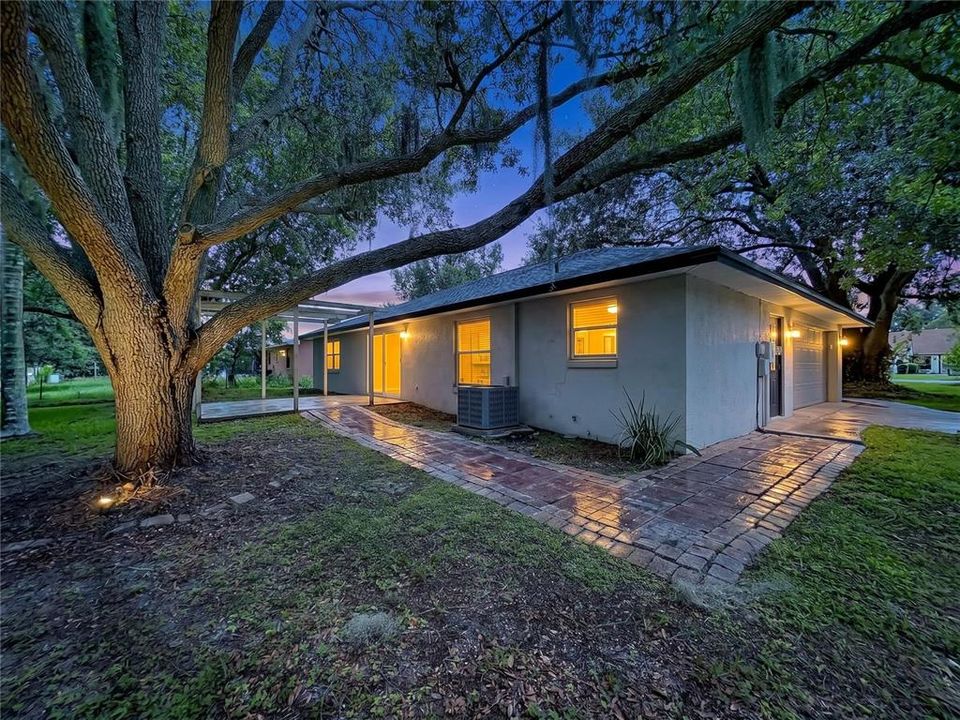 For Sale: $319,999 (3 beds, 2 baths, 1587 Square Feet)