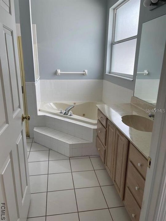 For Rent: $2,300 (3 beds, 2 baths, 1637 Square Feet)