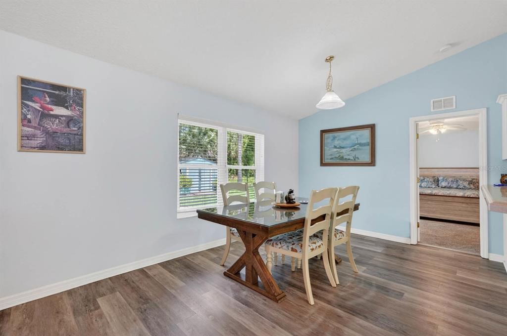 For Sale: $335,000 (3 beds, 2 baths, 1598 Square Feet)